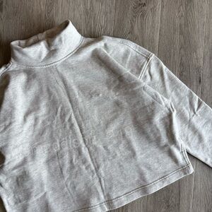 Everlane Turtleneck Sweatshirt NWT size Medium Light Heather Gray M
